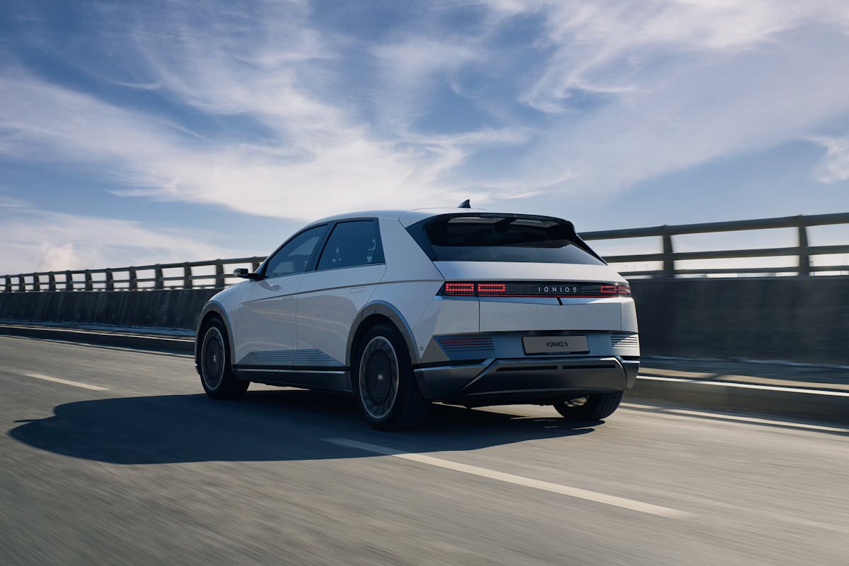 Die besten Auto-Apps 2025 Navigation, Spritsparen & mehr