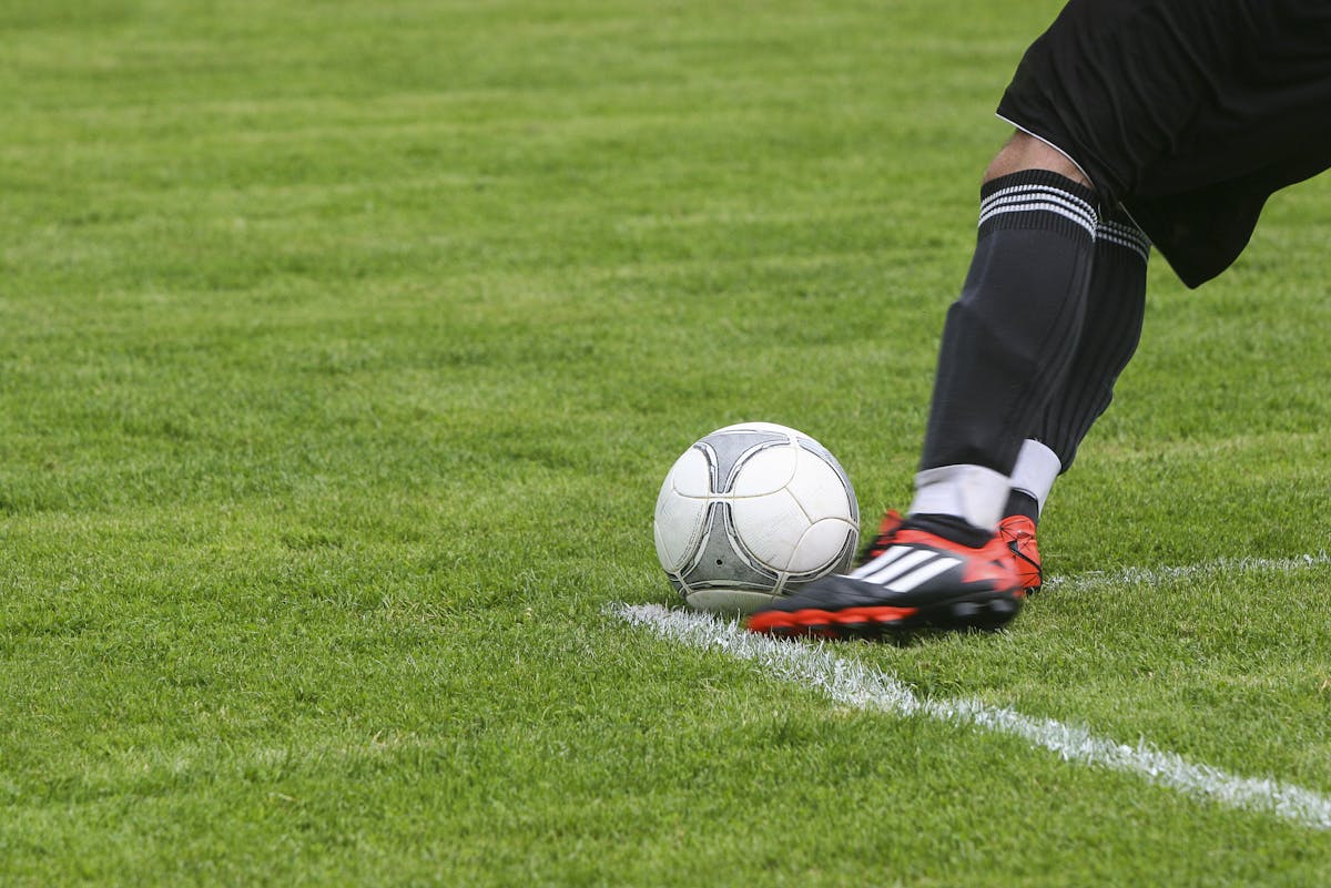 Teil des Fußballschuhs - daraus besteht ein Fußballschuh - umfangreiche Erklärung
